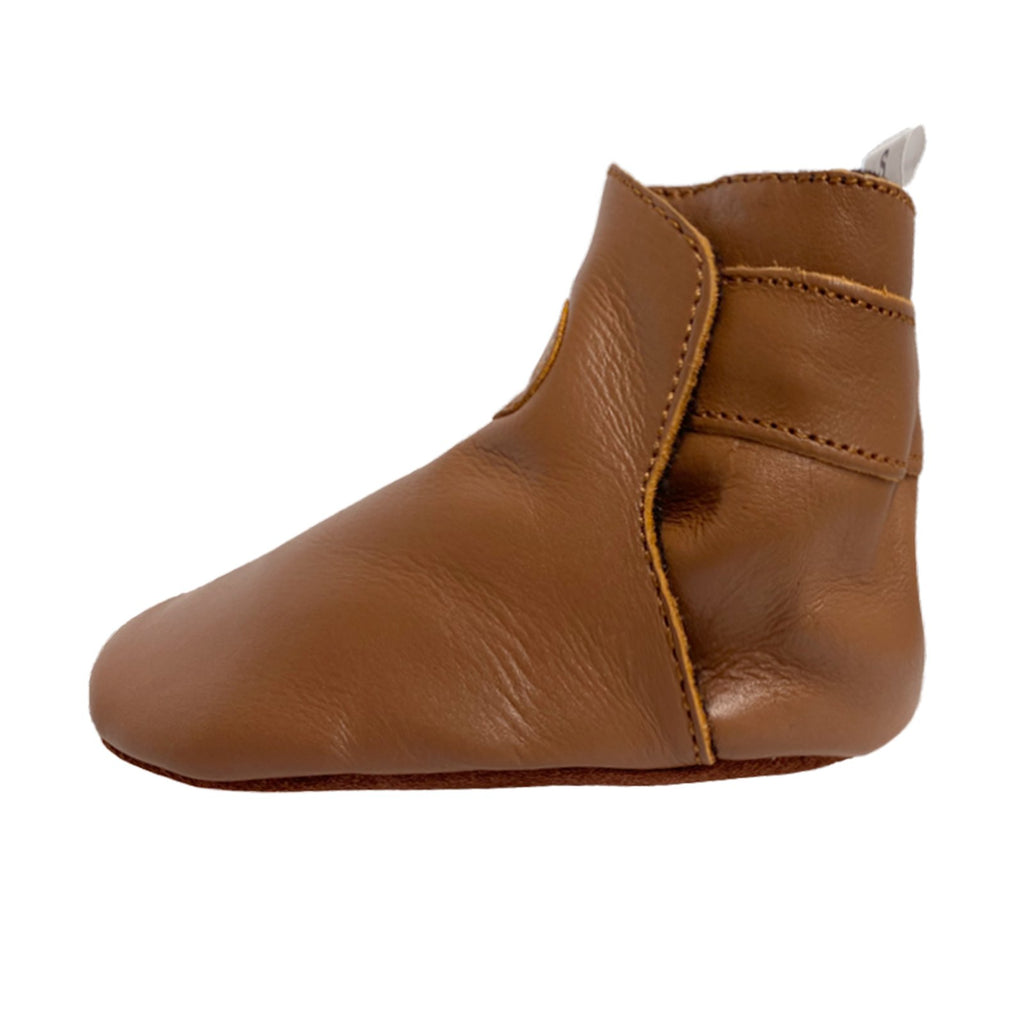 Peuter meisje met bruin suede winterlaarsjes