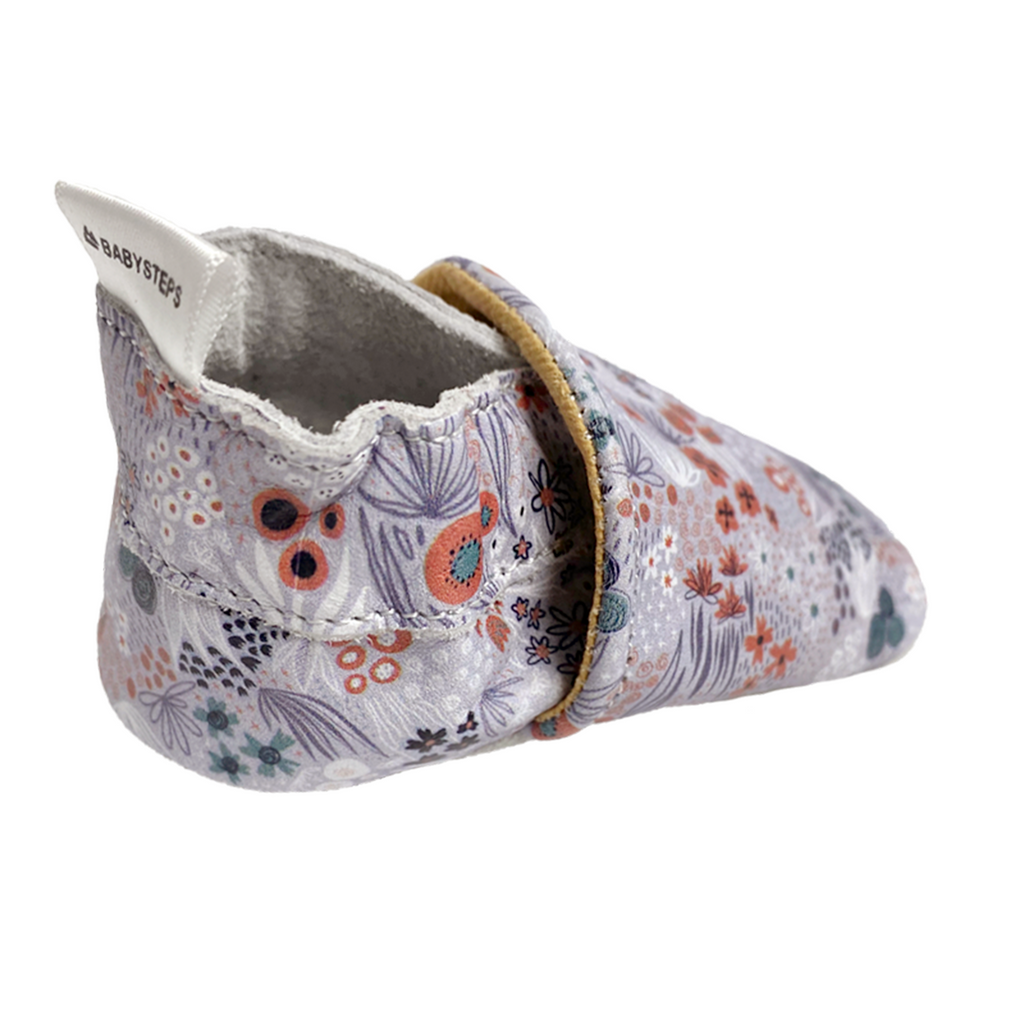Babyslofjes in leer met mooie bloemen print achterkant