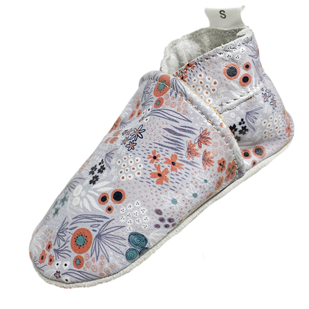 Babyslofjes in leer met mooie bloemen print enkel